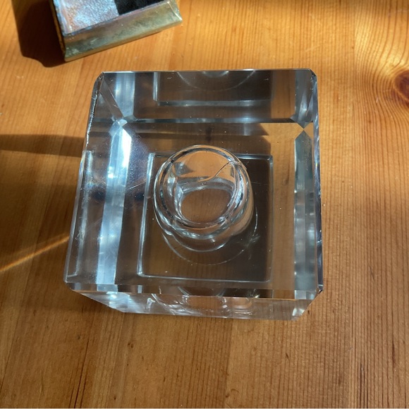 ANTIQUE BRASS & LEAD CRYSTAL INKWELL / PEN HOLDER GLOWY URANIUM VINTAGE NEON - Picture 10 of 14